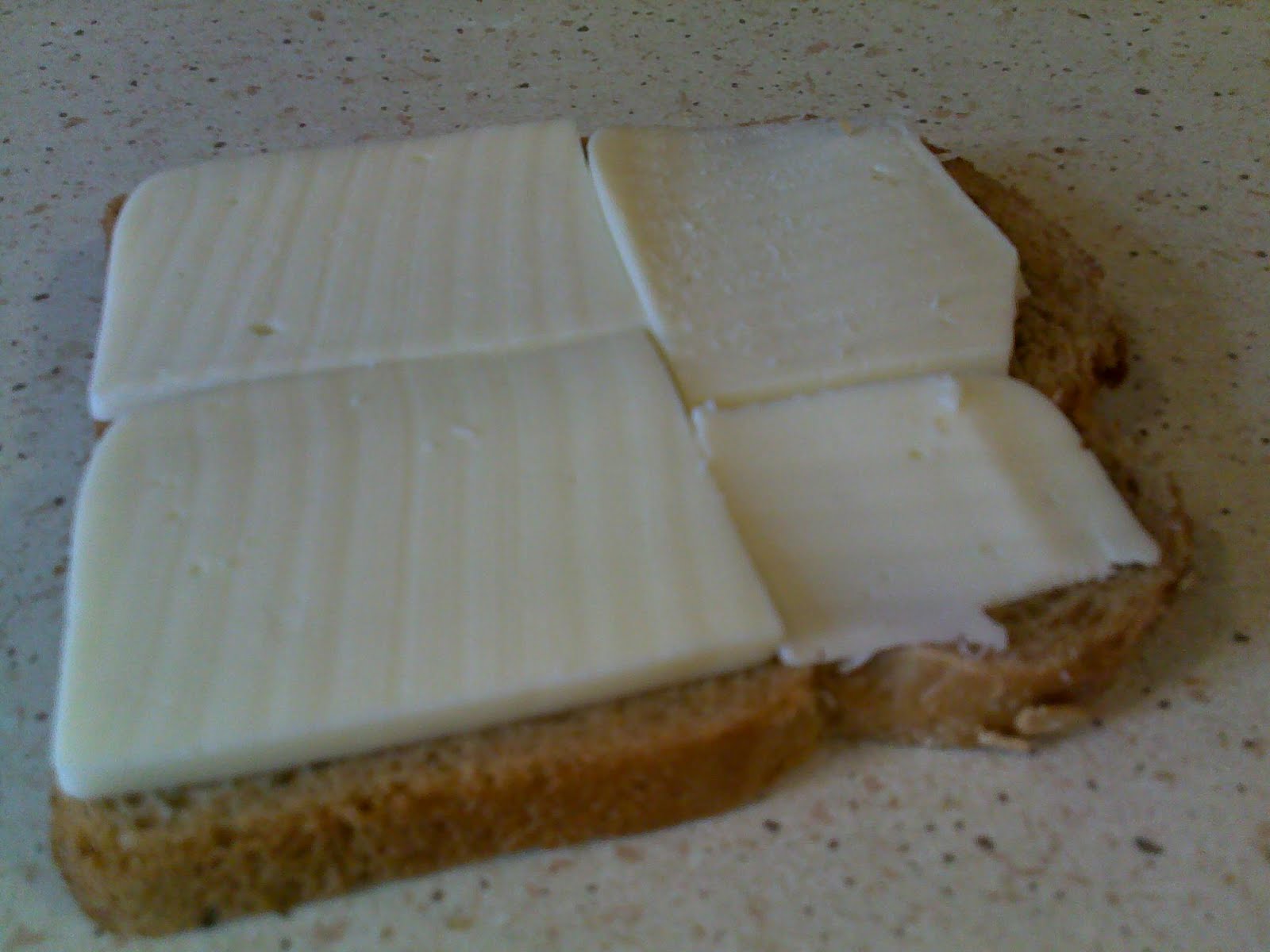 yarım ekmek karışık tost kaç kalori